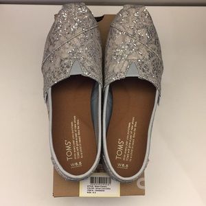 NIB TOMS Silver Lace Glitz -women classic size 6.5
